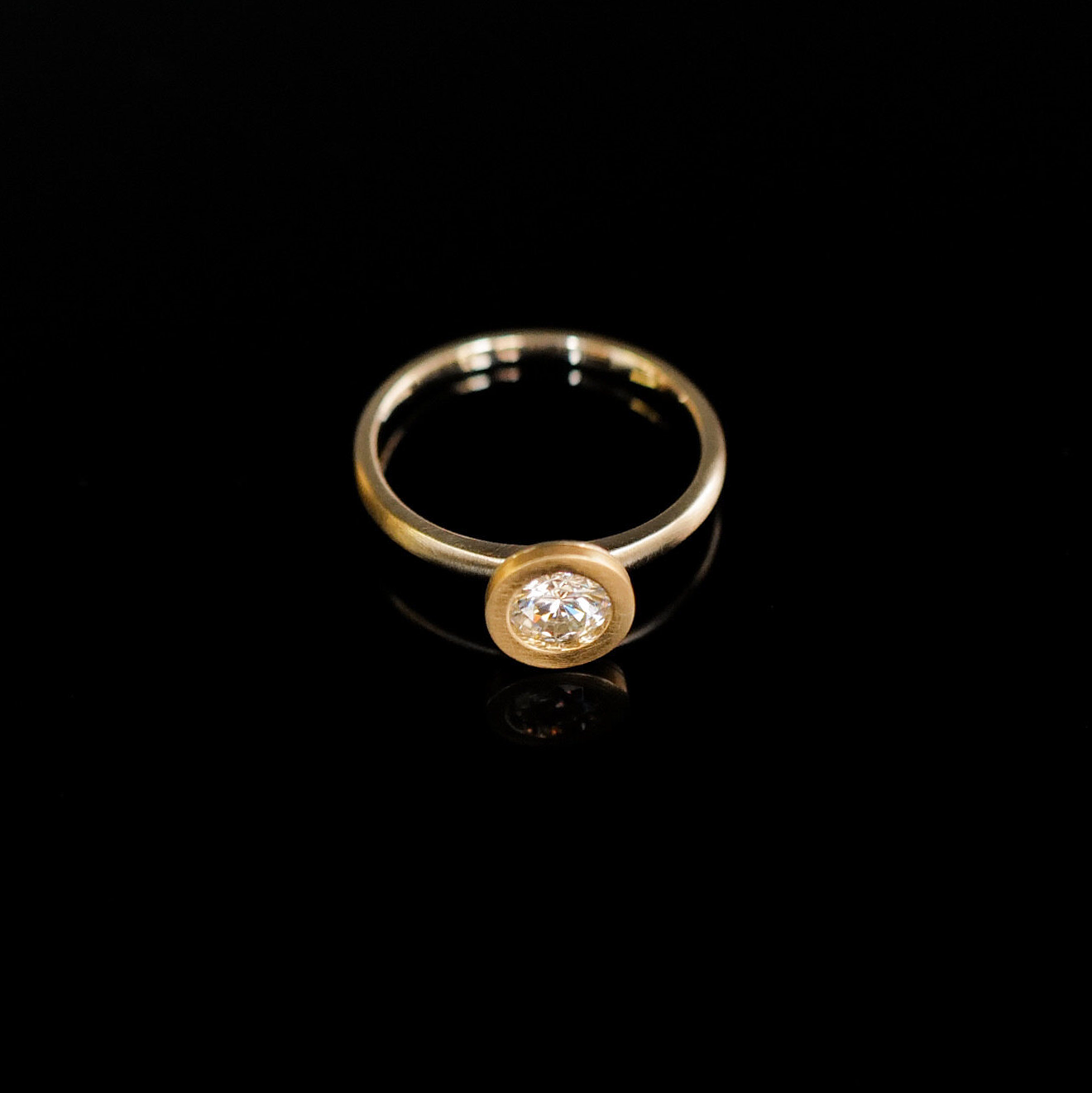 Aurora Solitare lab-grown diamond ring